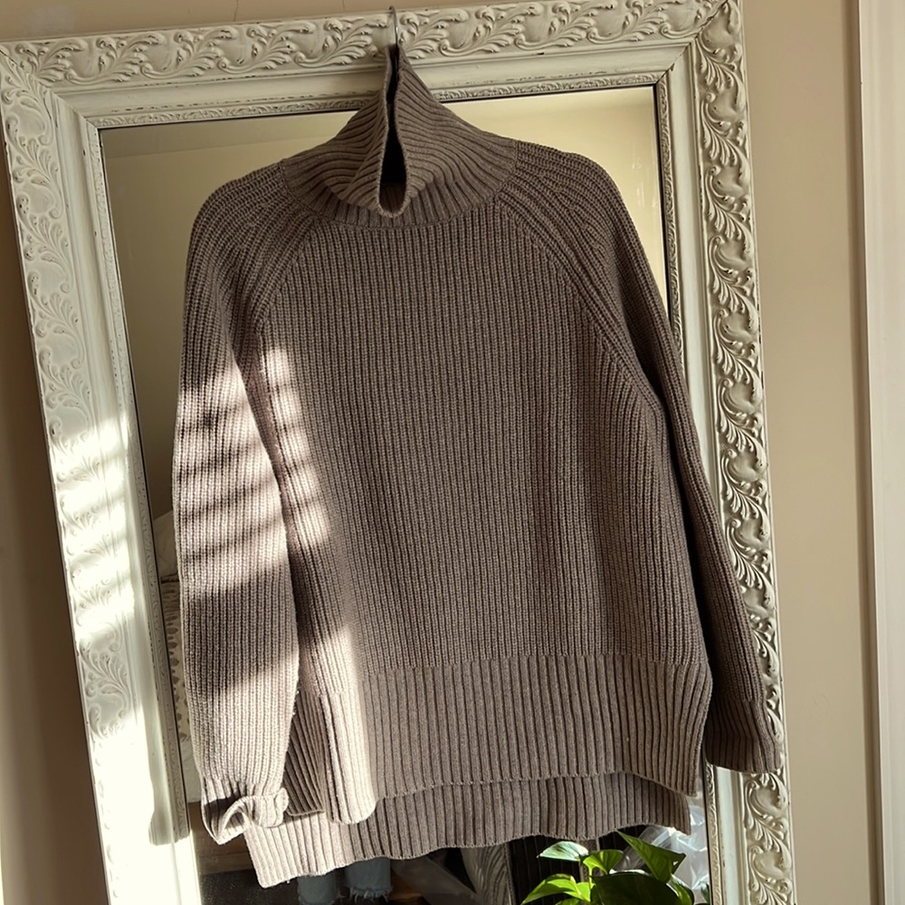 Zara - 100% wool taupe sweater